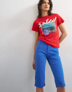 Model wearing Capri comfort stretch jean in cobalt