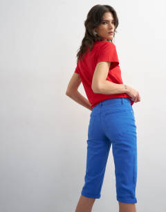 Model wearing Capri comfort stretch jean in cobalt