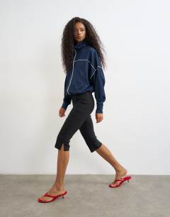 Capri trouser in black