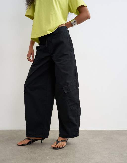 Topshop cargo broek met strikceintuur in zwart, 2 van 5