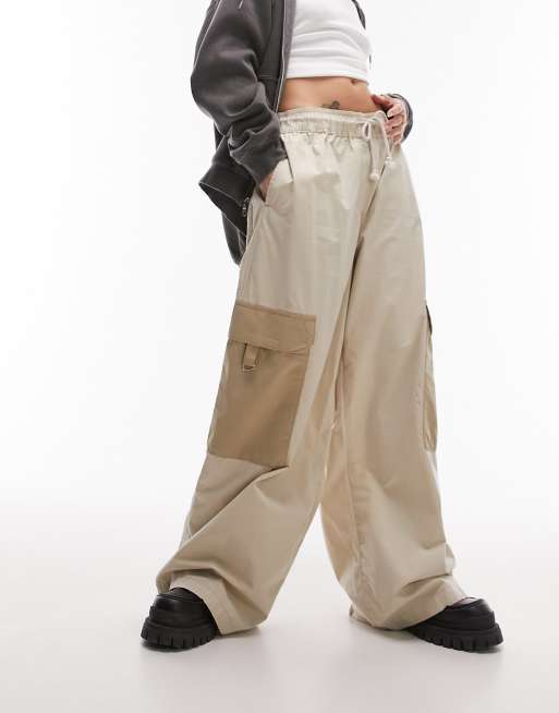 Topshop - Cargobroek met patchwork zakken en ballonpijpen in beige 