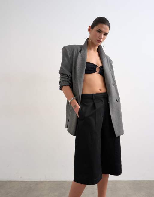 Topshop - Cargoshort met lange pasvorm in zwart, 2 van 5