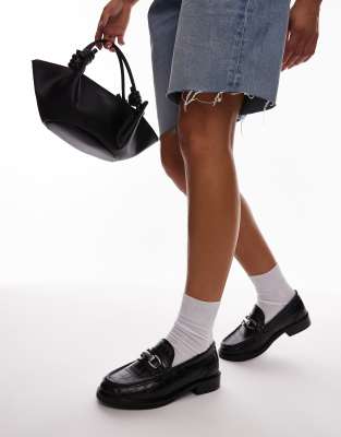 Topshop - Caroline - Leder-Loafer in Kroko-Schwarz mit goldenem Besatz