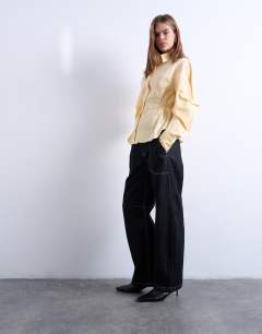 Model wearing Carpenter barrel jean in black rinse