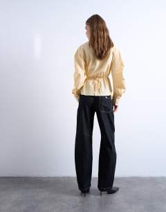 Model wearing Carpenter barrel jean in black rinse