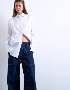 Model wearing Carpenter barrel jean in indigo rinse