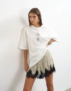 Model wearing Topshop 'Casa Pal'ma' graphic oversized t-shirt in cream