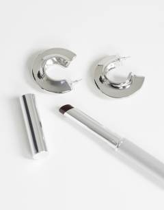 Model wearing Cassie chunky hoop earrings in silver tone