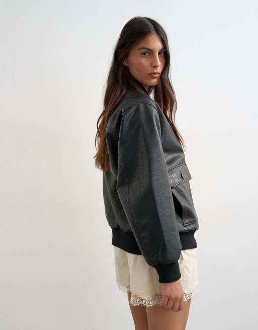 Topshop - Chaqueta bomber corta negra con solapas de cuero sintético, 4 de 4
