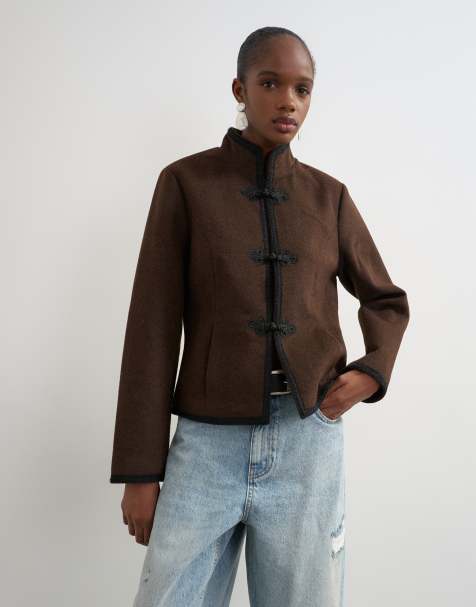 Topshop chaqueta corta bouclé de cuello mao con alamares en chocolate - view 1