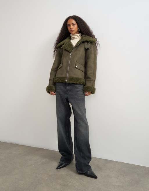 Topshop chaqueta oversize con detalle de cuello de borreguito en caqui, 2 de 4