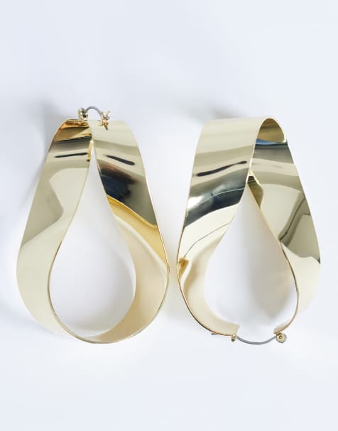 Topshop Charlotte twisted hoop earring in gold tone - view 1