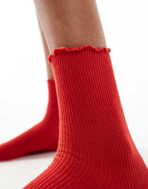 Topshop Chaussettes cotelees a volants Rouge ASOS