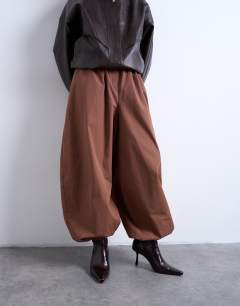 Model wearing Check extreme balloon trouser in brown