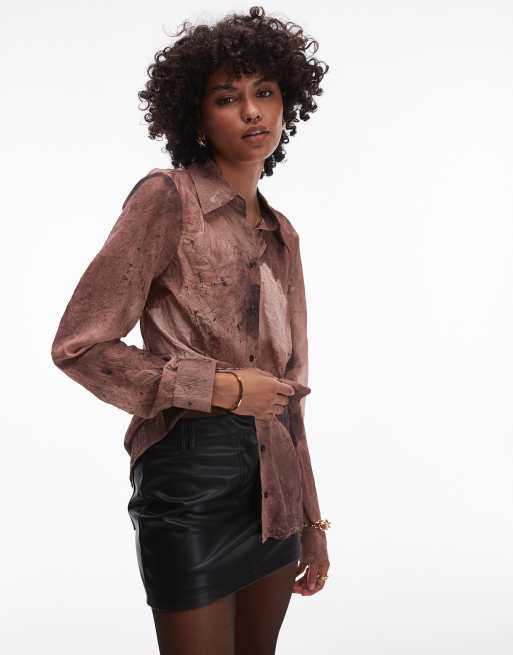 Topshop - Chemise texturée coupe en biais à imprimé effet peinture pulvérisée - Marron 