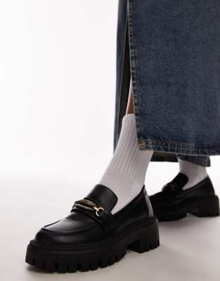 Topshop - Cher - Loafer in Schwarz mit dicker Sohle und goldfarbener Zierschnalle