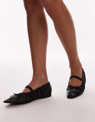 Topshop - Chia - Geraffte Ballerinas aus Leder in Schwarz mit Riemen