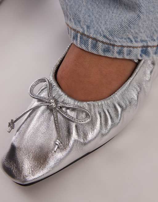 Topshop Chia leather ruched ballet flats with strap in silver, 3 of 4