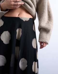 Model wearing Chiffon full maxi skirt in mono spot print