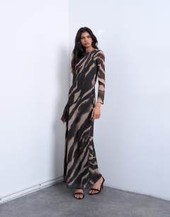 Chiffon scoop neck column maxi dress in blurred animal print