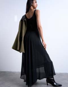 Model wearing Chiffon seam detail circle maxi skirt in black