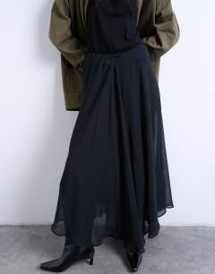 Model wearing Chiffon seam detail circle maxi skirt in black