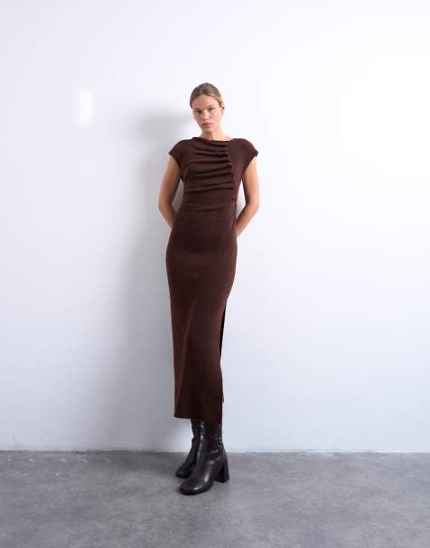 Topshop – Chokladbrun, stickad, asymmetrisk klänning med volanger och knäppning - view 1