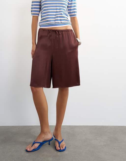 Topshop – Chokladbruna, långa bermudashorts i satin, 3 av 5