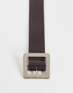 Model wearing Chunky real leather belt in chocolate