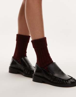 chunky ribbed fold down socks in burgundy-Red