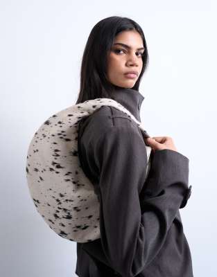 Topshop - Cian - Sac à main incurvé en daim à motif dalmatien-Noir