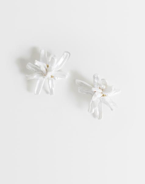 Topshop - Ciara - Boucles d'oreilles avec fleur oversize en perle - Blanc et doré - view 1