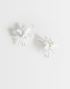 Ciara statement pearl flower earrings in white and gold