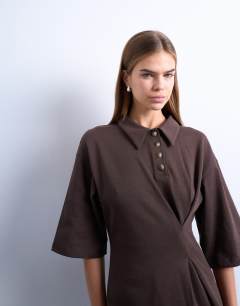 Model wearing Cinch detail structured polo in chocolate brown