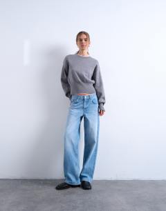 Model wearing Cinch low rise baggy jean in bleach