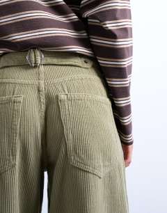 Model wearing Cinch low rise jean in green cord