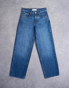 Model wearing Cinch low rise jeans in dark stone wash