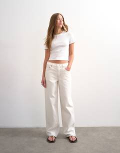 Model wearing Cinch low rise relaxed fit jean in bone