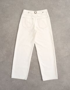 Model wearing Cinch low rise relaxed fit jean in bone