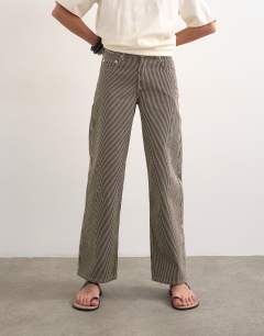Model wearing Cinch low rise relaxed fit jean in choc stripe