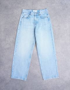 Model wearing Cinch low rise relaxed jean in bleach