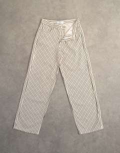 Model wearing Cinch low rise relaxed jean in ecru and black stripe