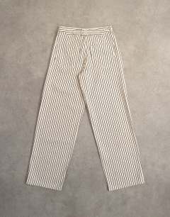 Model wearing Cinch low rise relaxed jean in ecru and black stripe