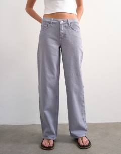 Model wearing Cinch low rise relaxed jean in lilac