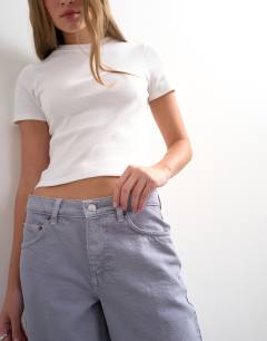 Model wearing Cinch low rise relaxed jean in lilac