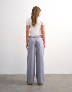 Model wearing Cinch low rise relaxed jean in lilac