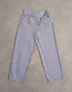 Model wearing Cinch low rise relaxed jean in lilac