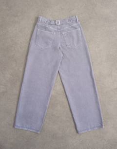 Model wearing Cinch low rise relaxed jean in lilac