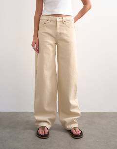 Model wearing Cinch low rise relaxed jean in natural