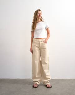 Model wearing Cinch low rise relaxed jean in natural